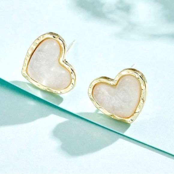 “Seashell Shards” White Hearts Iridescent Shell Flake Chip Ocean Romance Studs - Picture 14 of 16